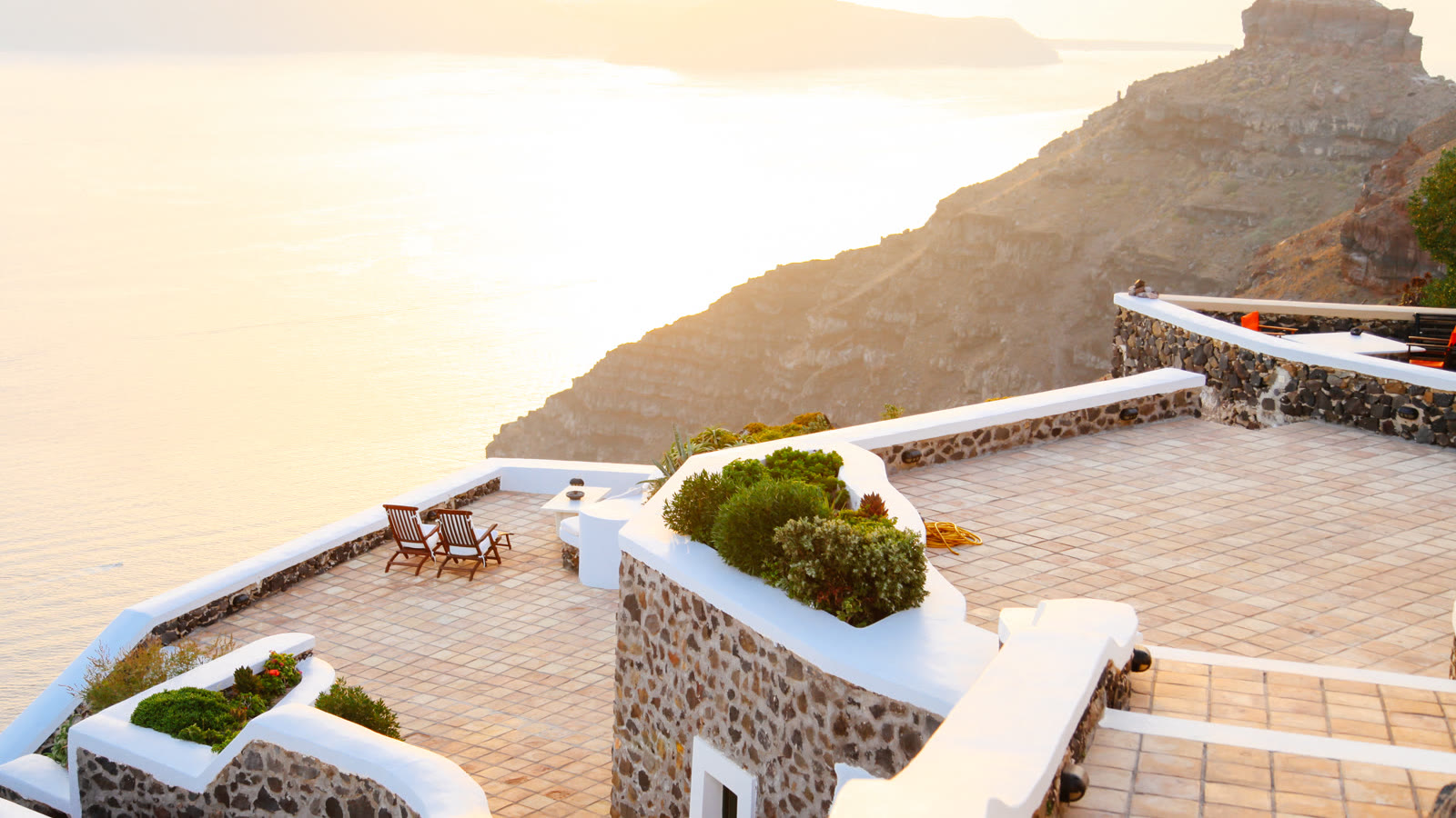 Whitewashed roofs and terraces in Santorini, Greece: Mediterranean light-surface tradition, not a planetary albedo programme